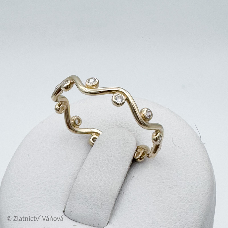 Žluté zlato prsten se zirkony